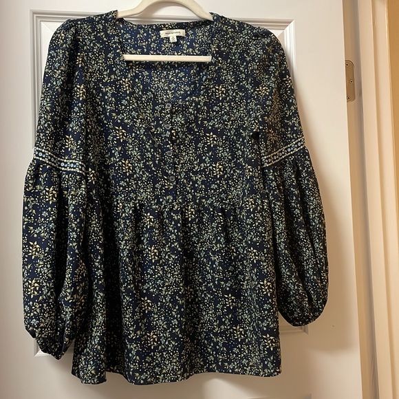 Max Studio Tops - EUC Max Studio Sz S Bell Sleeve Top